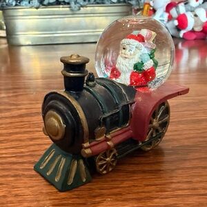 Santa Claus Train Locomotive Christmas Snow Globe Resin Glass Glitter Vintage